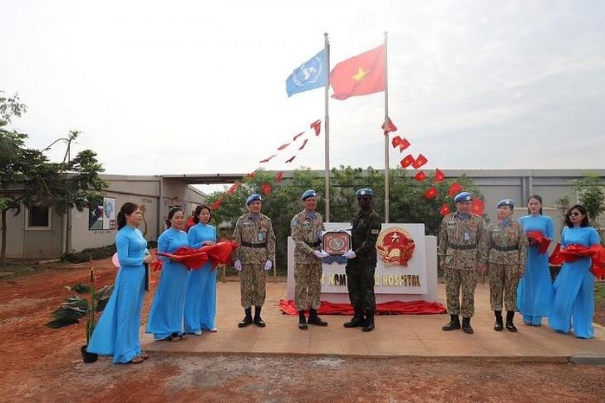 A flagpole is inaugurated on May 17 in celebration of the 133rd birthday of President Ho Chi Minh. Photo courtesy of ietnam’s Level-4 Field Hospital No.2 at the UN peacekeeping mission in South Sudan