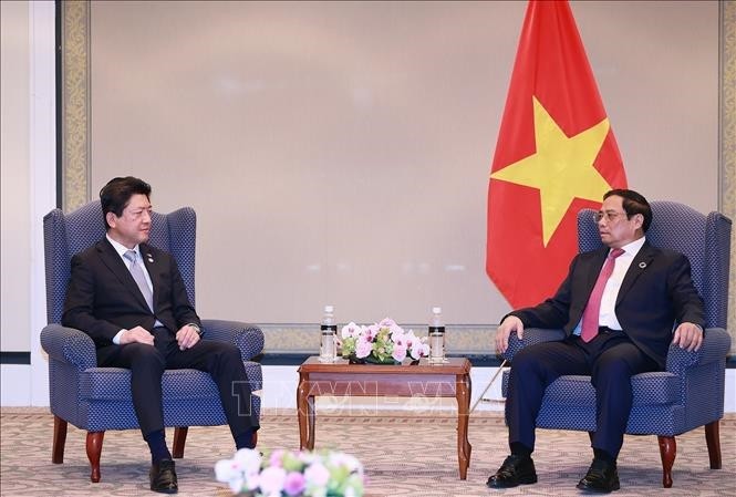 Prime Minister Pham Minh Chinh received Yoshida Akio, Representative Executive Director of AEON Co. Ltd. Photo: VNA