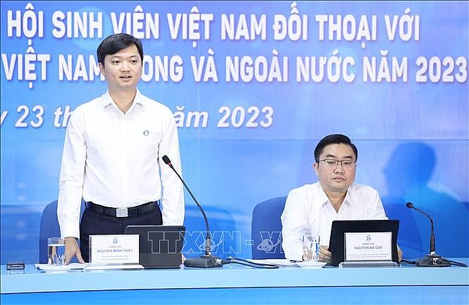 Dialogue Inspires Vietnamese Students’ Aspirations At Home and Abroad