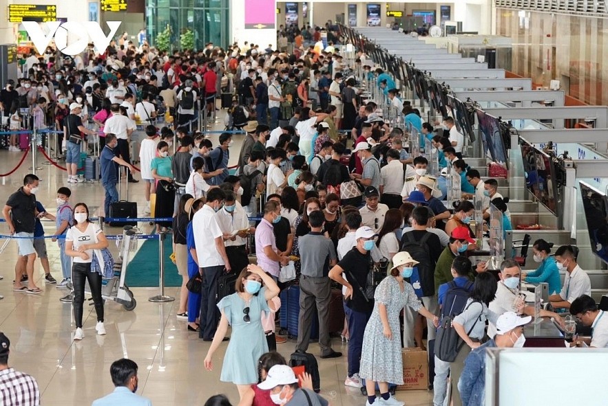 Passengers at Noi Bai International Airport 