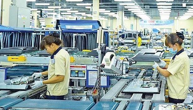 More than 5.26 billion USD is injected into 962 new projects in the five months. (Photo: baodautu.vn)