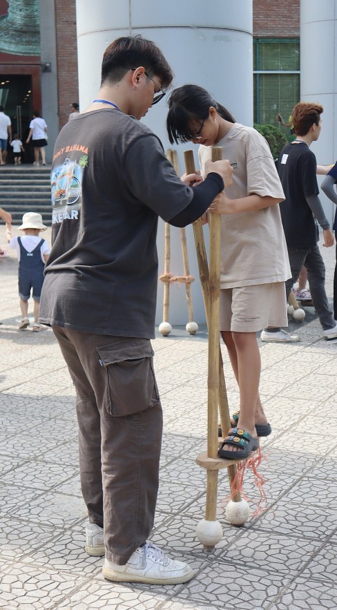 [Photos] Families Explore Traditional Cultural Values on International Children's Day