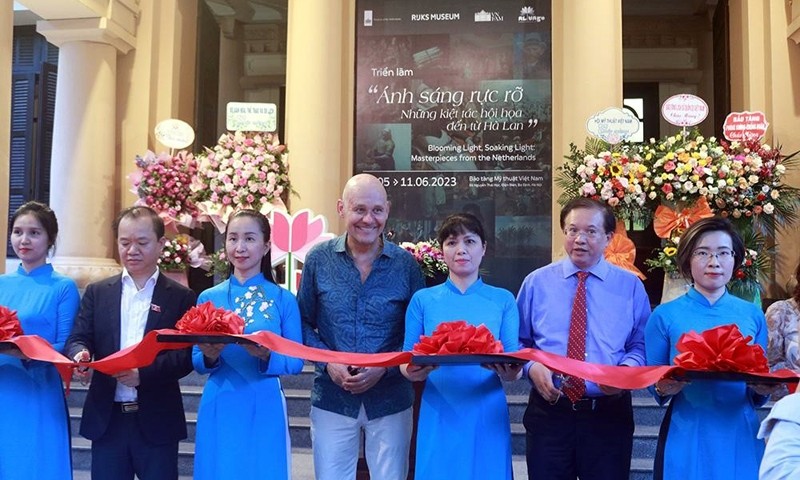 “Blooming Light, Soaking Light”: The Netherlands Bring Art Masterpieces To Hanoi