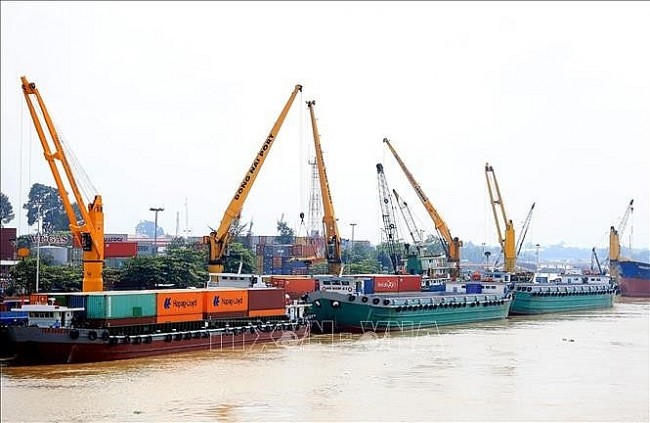 Vietnam Posts Trade Surplus of US$9.8 Billion in Five Months