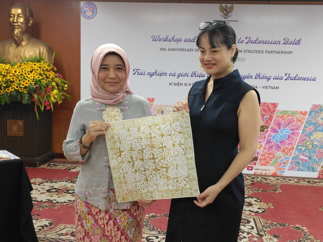 Vietnamese Youth Experience Wax Drawing on Batik Fabric