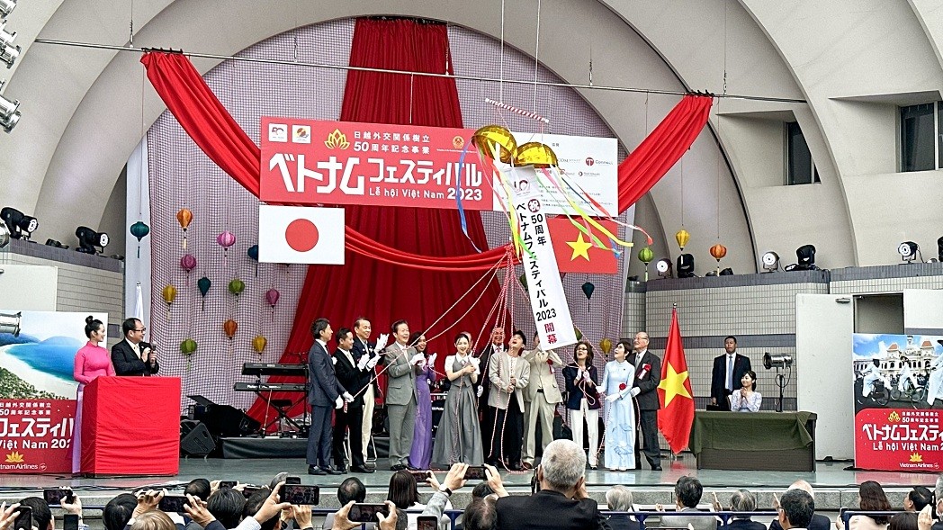 Vietnam Festival at Tokyo Symbolizes Hope of Two Governments, Localities and Peoples