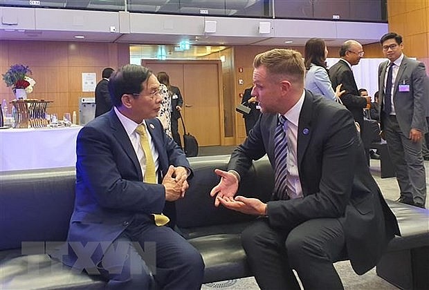 Vietnam Promotes Cooperation with UK, Hong Kong and Lithuania