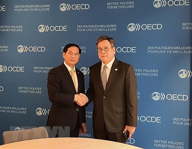 Vietnam Promotes Cooperation with UK, Hong Kong and Lithuania