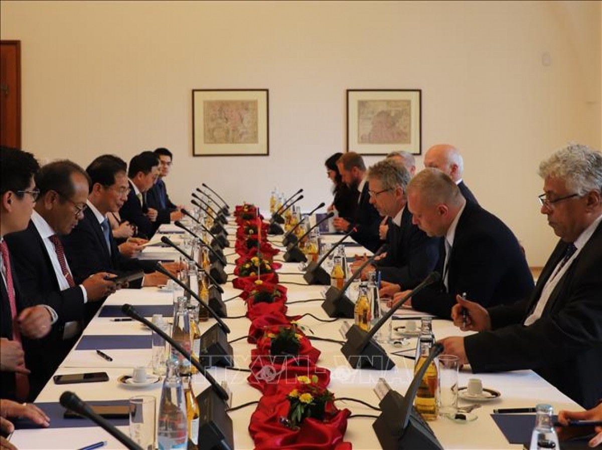 vietnam news today jun 11 vietnam and czech republic to work towards new relationship framework