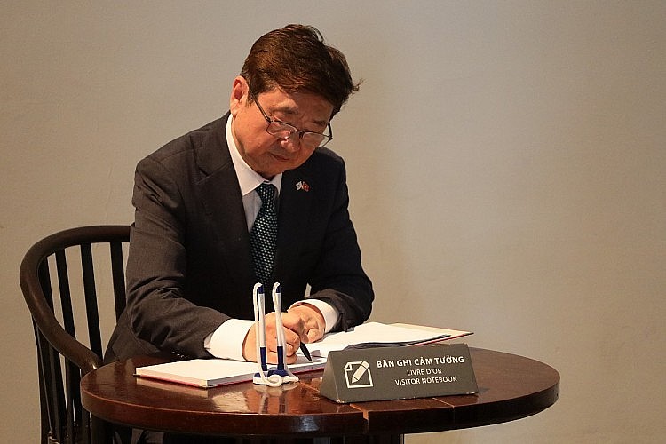 South Korean Minister: I Will Introduce Vietnam Museum of Ethnology to Korean People