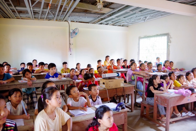 Khmer Students Study National Sovereignty Lessons