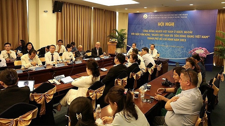 Bringing Vietnamese Goods Abroad Through Overseas Vietnamese
