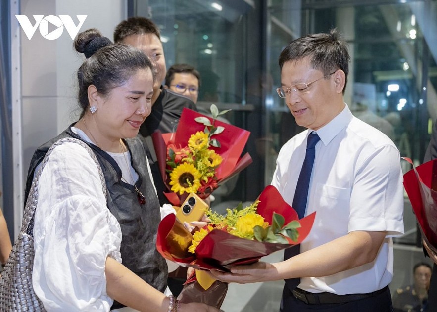 Hue Welcomes First Flight From Kunming City, China