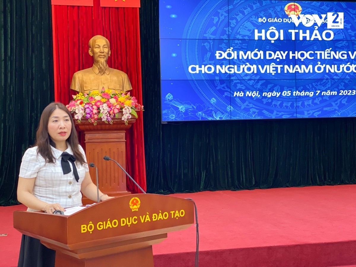 vietnamese language teachers revise learning methods for overseas viets