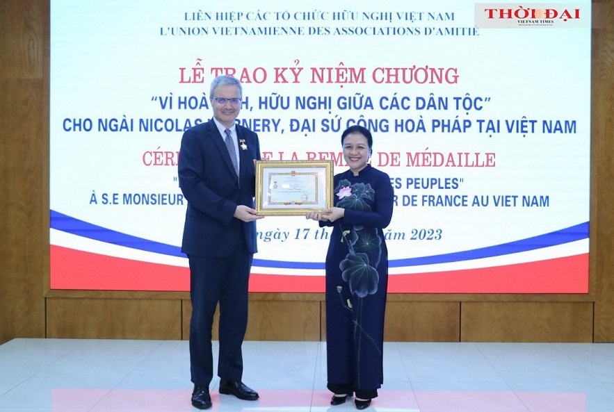 VUFO Honors Ambassador Nicolas Warnery for his Contribution to Vietnam - France friendship