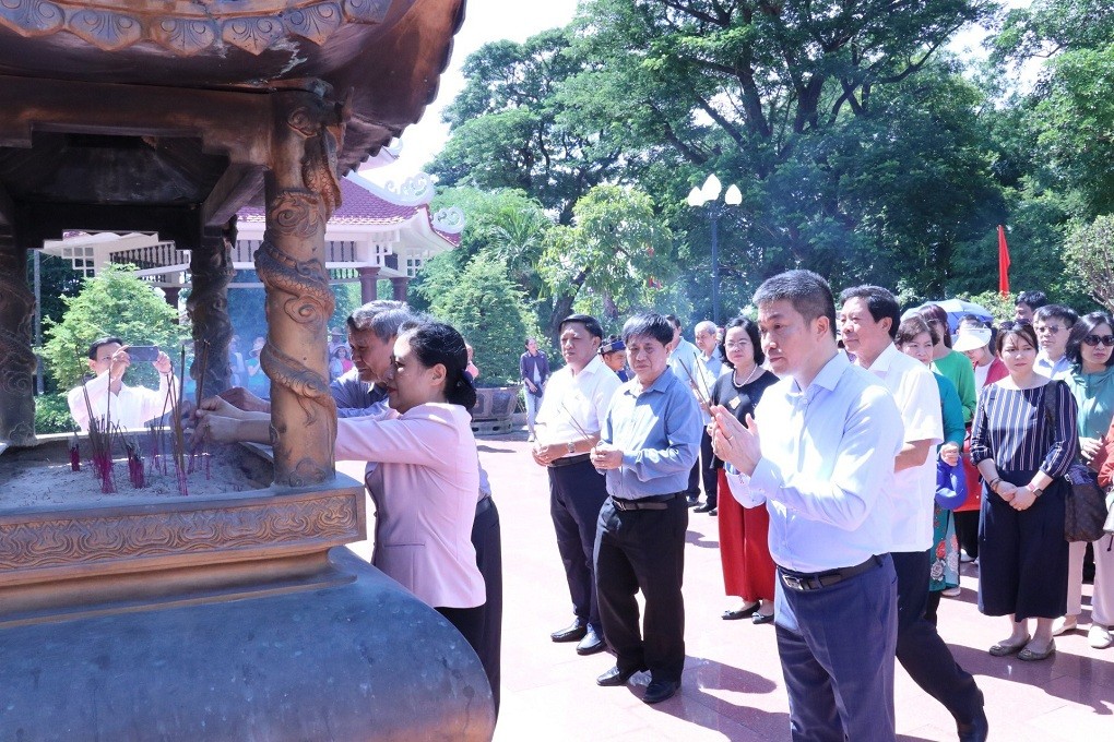 VUFO's Delegates Visit Quang Trung Museum in Binh Dinh Province