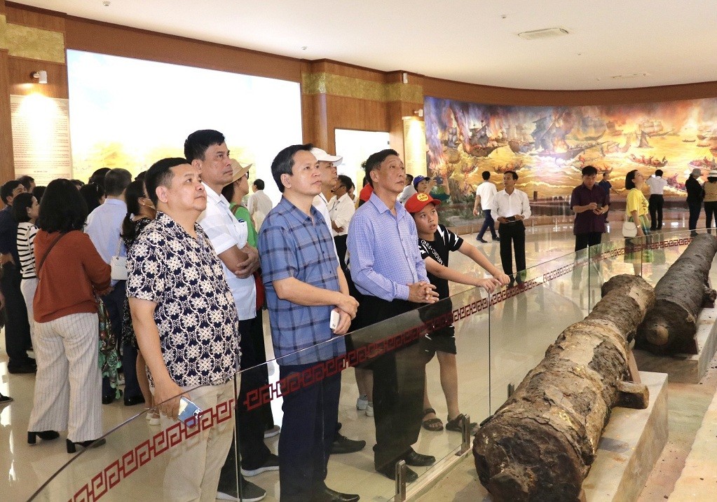 VUFO's Delegates Visit Quang Trung Museum in Binh Dinh Province