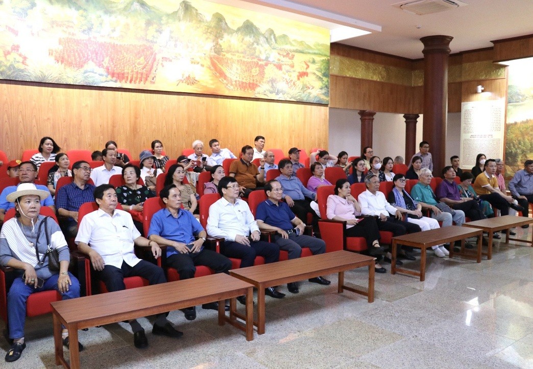 VUFO's Delegates Visit Quang Trung Museum in Binh Dinh Province