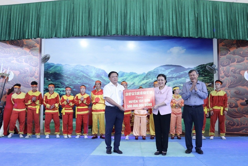 VUFO's Delegates Visit Quang Trung Museum in Binh Dinh Province