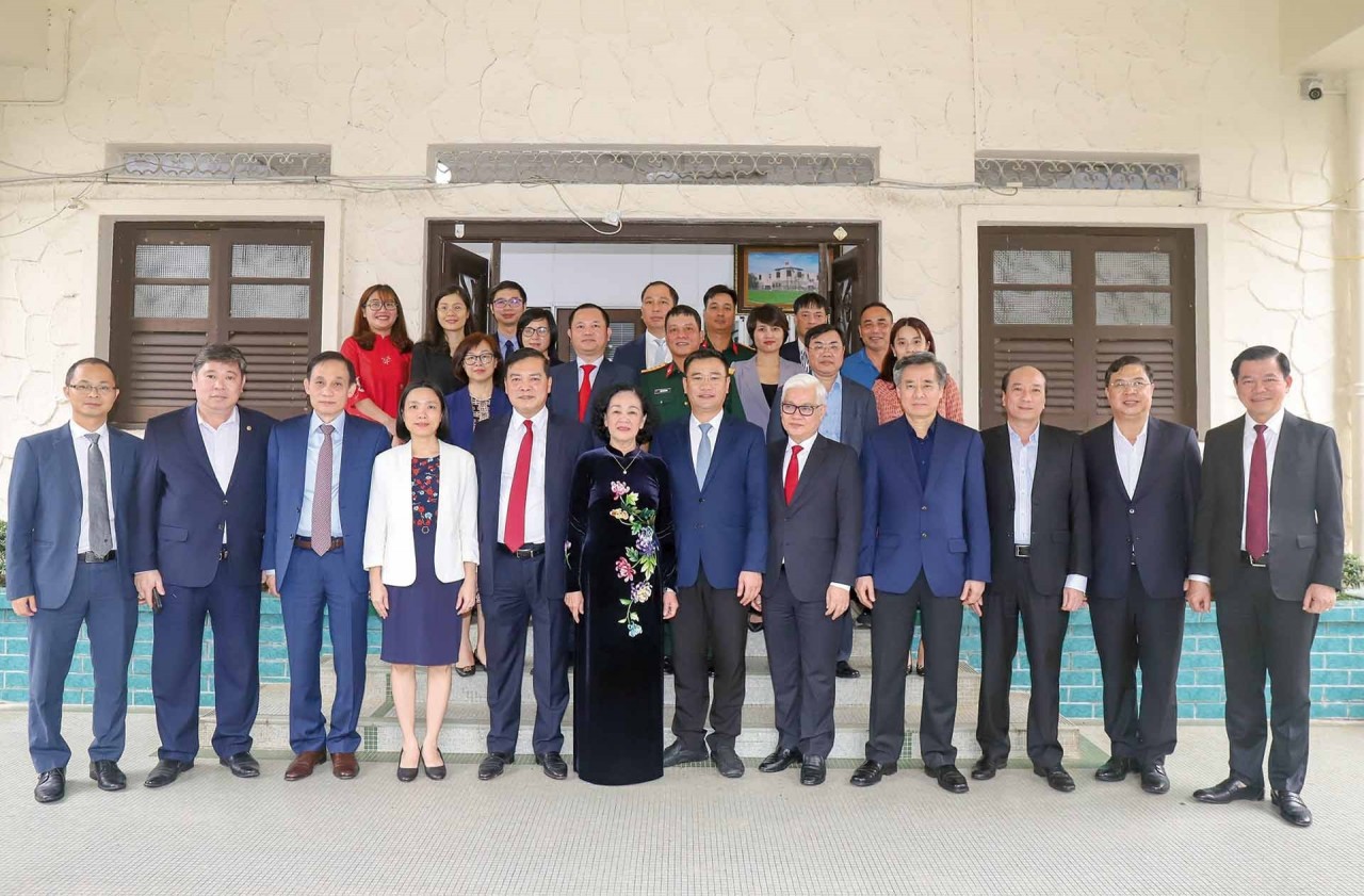 Vietnam-Singapore Bilateral Relations: Traditions, The Present and Toward The Future
