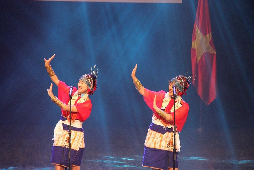 Indian Folk Fusion Artists Perform in Hanoi