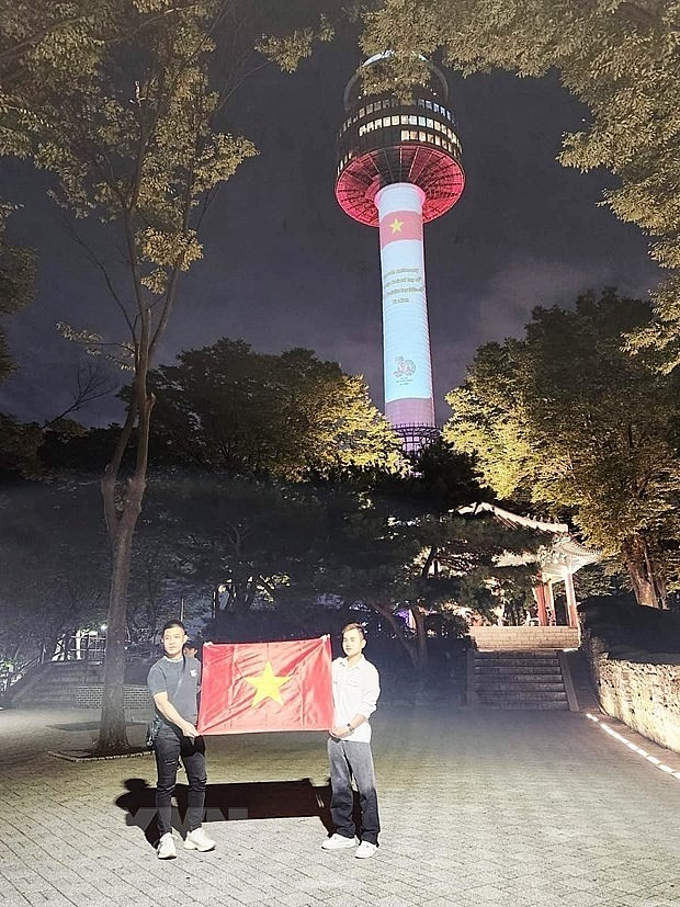 Vietnam’s National Flag Screened on Namsan Tower in RoK