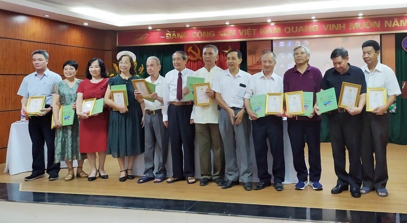 alumni of moscow university of geodesy and cartography honored for their contribution