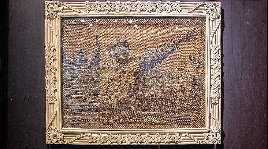 Vietnamese Craftsman Depicts Portrait of Fidel Castro Using Cuban National Tree