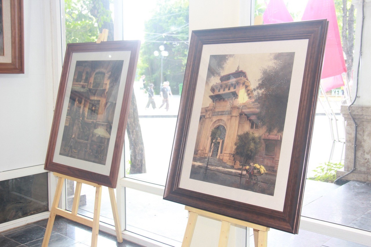 Saigonese Painter Exhibits "A Little Love for the City" in Hanoi