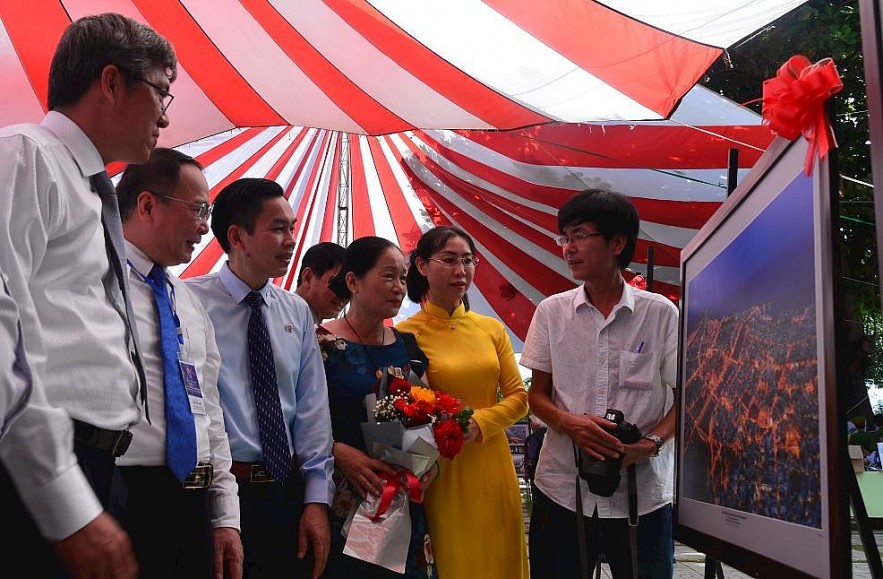Exhibition Showcasing Vietnam Through Lenses of Foreign Photographers Launched Exhibition Showcasing Vietnam Through Lenses of Foreign Photographers Launched