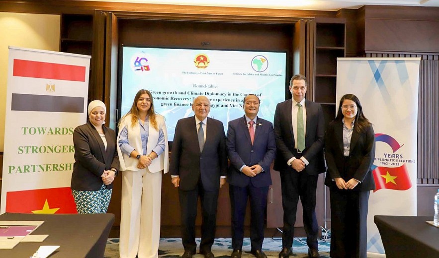 Vietnam And Egypt Exchange Experiences in Attracting Green Finance