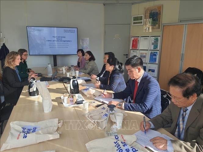 Vietnam, France Exchange Experiences on Public Transparency, Anti-corruption