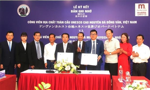 vietnam news today nov 12 vietnamese japanese geoparks sign mou on cooperation