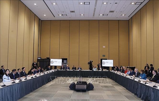 Vietnamese President Vo Van Thuong meets with representatives of US - APEC Businesss Coalition in San Francisco on November 15. (Photo: VNA)