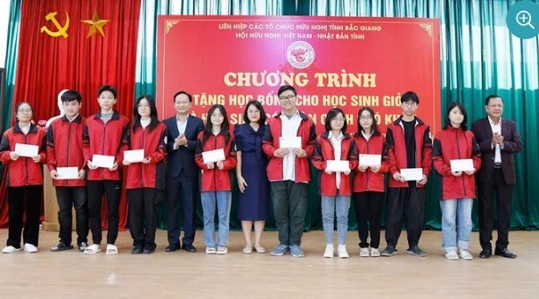 vietnam japan friendship association of bac giang province supported local students