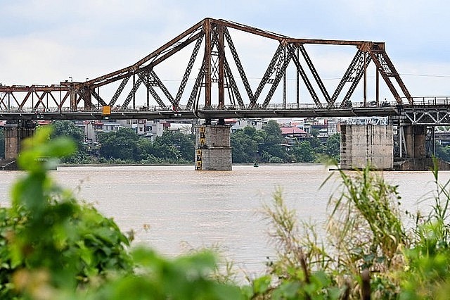 France Cooperates With Vietnam in Railway And Aviation Projects