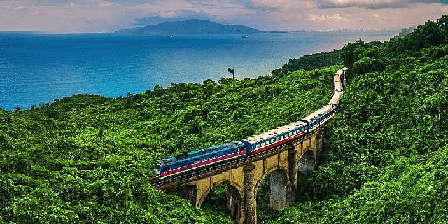 France Cooperates With Vietnam in Railway And Aviation Projects