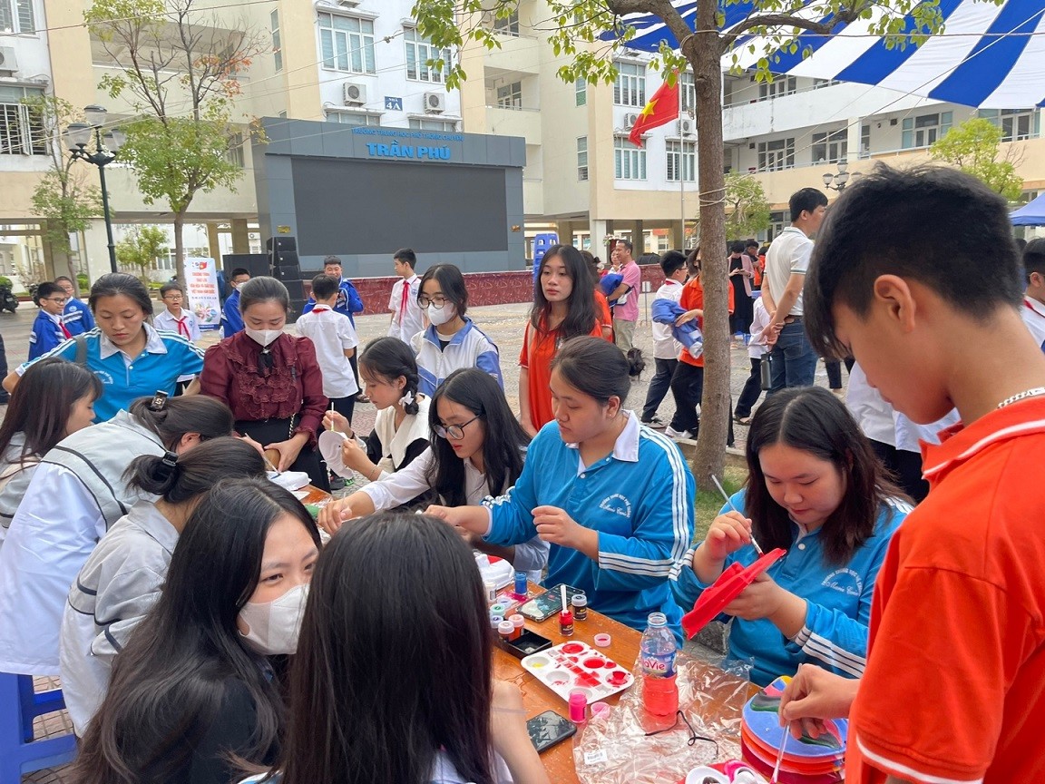 hai phong students introduced to korean culture