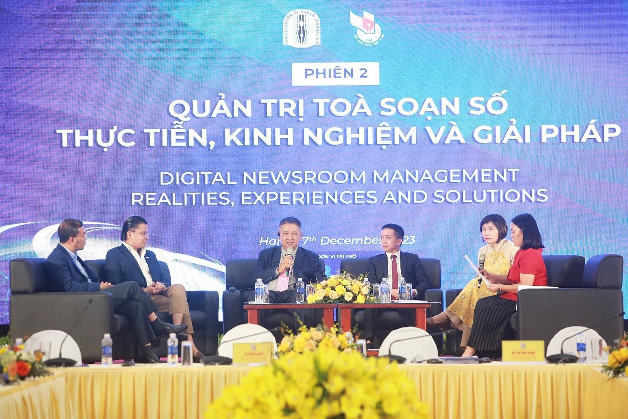 asean journalists discussed experience to manage digital newsrooms