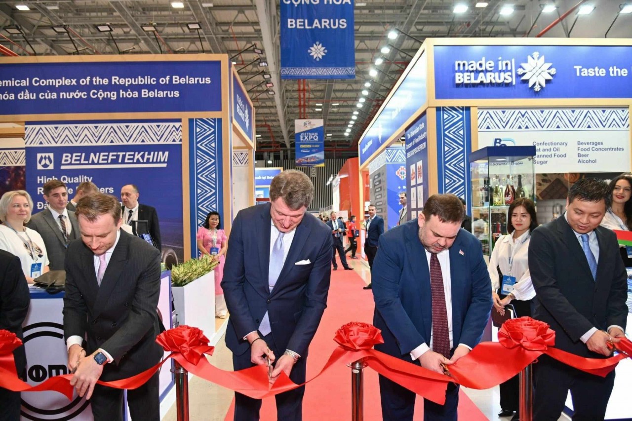 1200 businesses seek trade opportunities at vietnam expo 2023