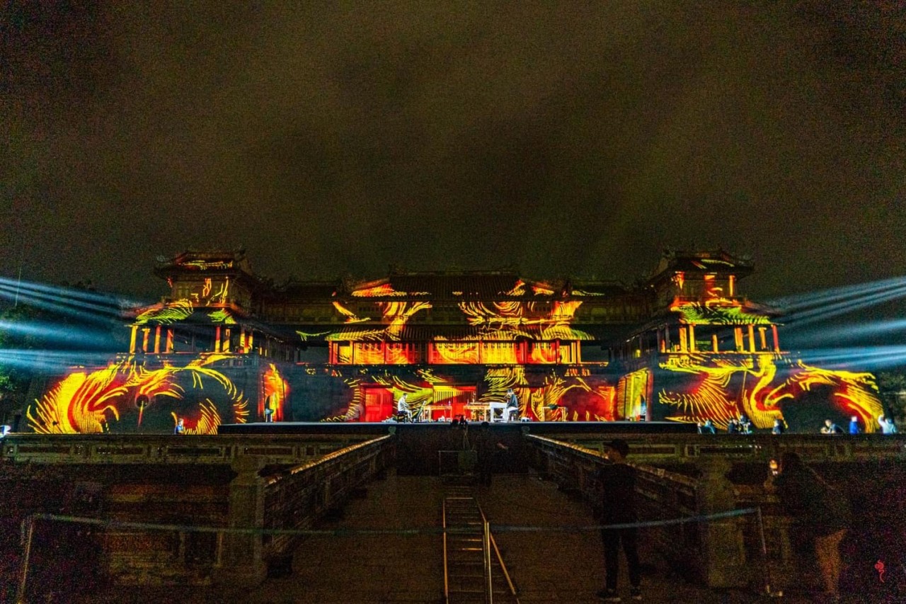 [Photos] Glittering Light Show at Hue Imperial City’s Ngo Mon Gate