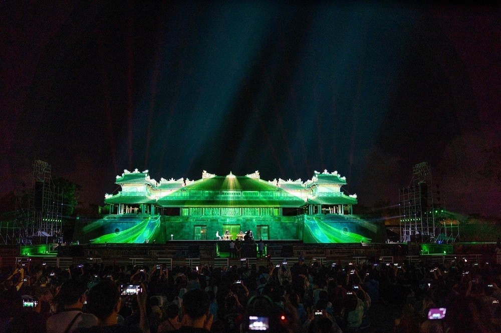 [Photos] Glittering Light Show at Hue Imperial City’s Ngo Mon Gate