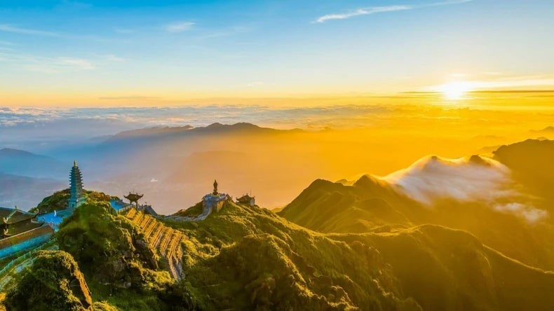enjoy the cloud hunting season in fansipan