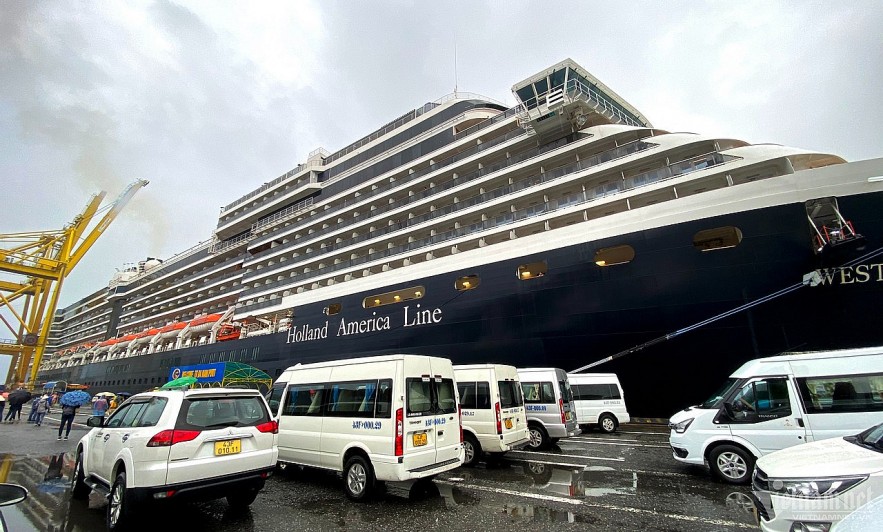 Cruise Ship Brings over 2,000 Foreign Tourists to Da Nang
