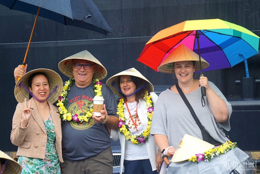 Cruise Ship Brings over 2,000 Foreign Tourists to Da Nang