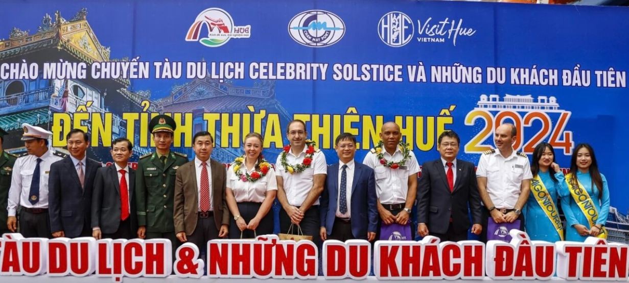 thua thien hue welcomes first foreign passengers by waterway