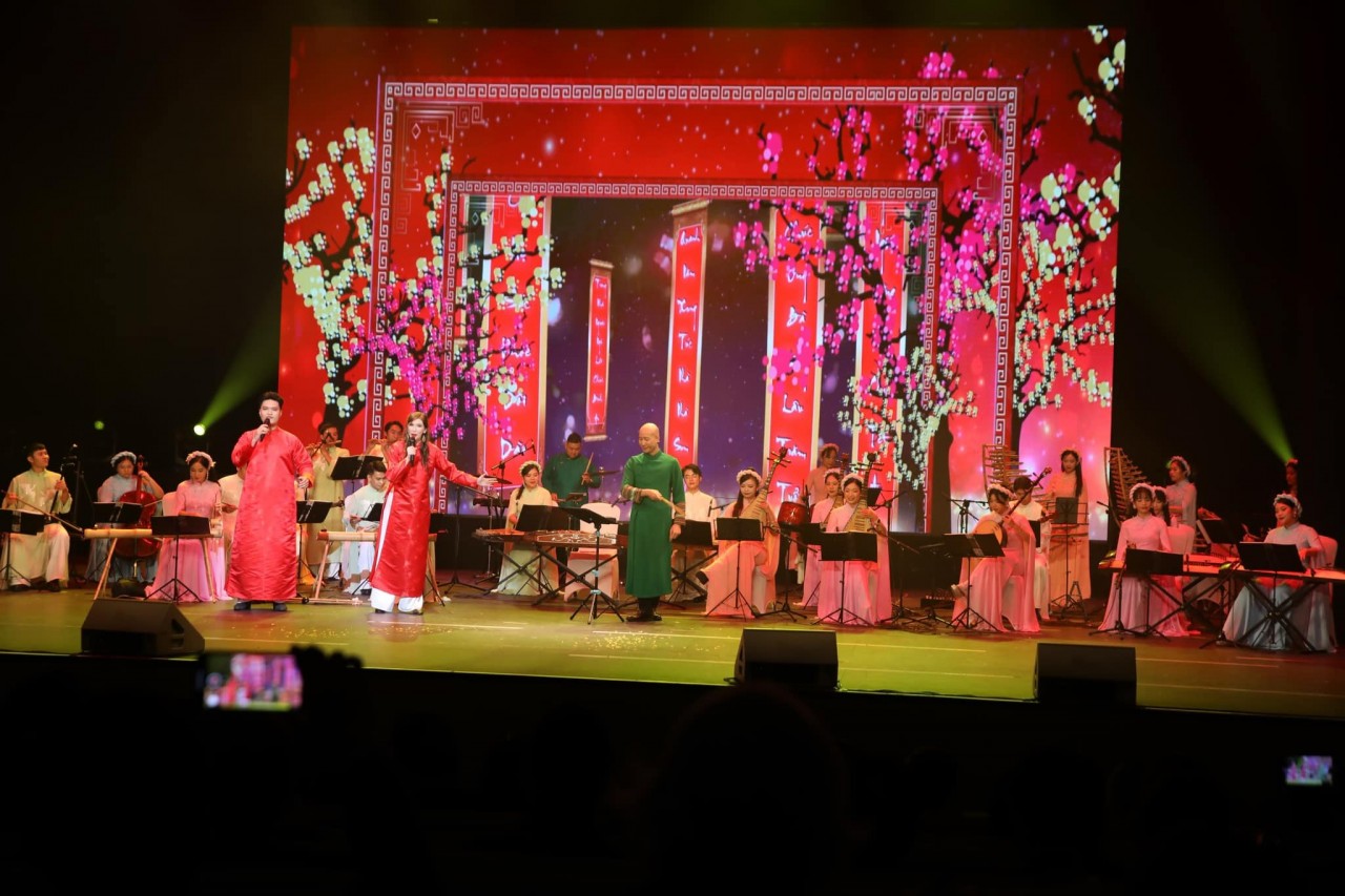 hanoi union of friendship organizations concert to welcome new year 2024