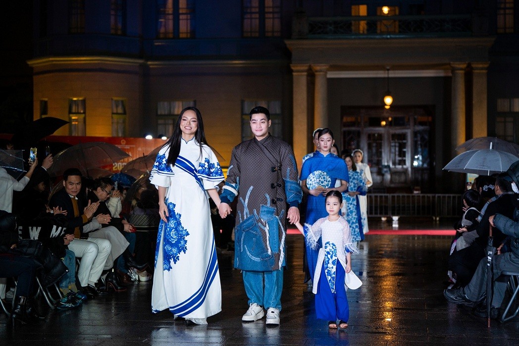 Vietnamese Ao Dai Fashion Week Held in Japan's Fukuoka