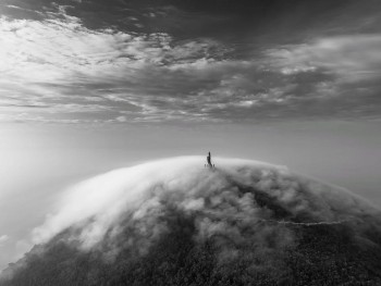 Photographer Tran Tuan Viet Captures Ba Den Mountain's Cloud-Covered Buddha