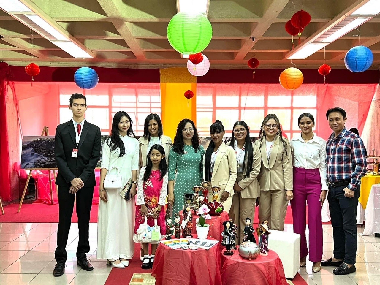 hundreds of uni students attend vietnamese day held in caracas